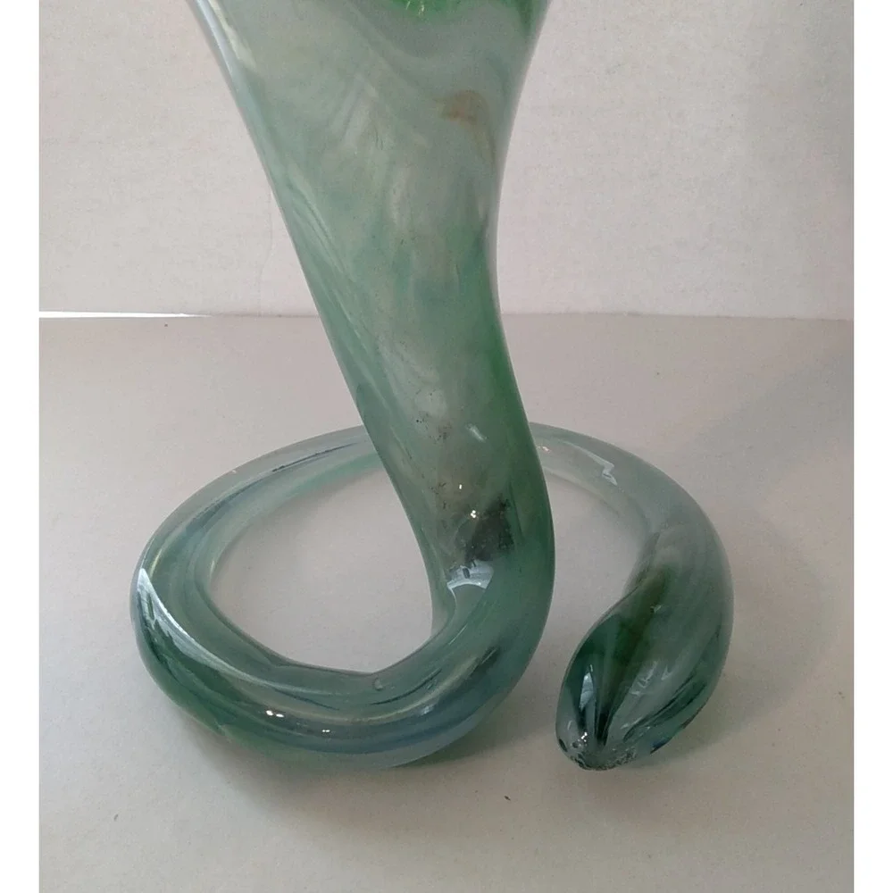 Slag Glass Stretch Ruffled Top Vase Green Swirl Art Glass Centerpiece 10